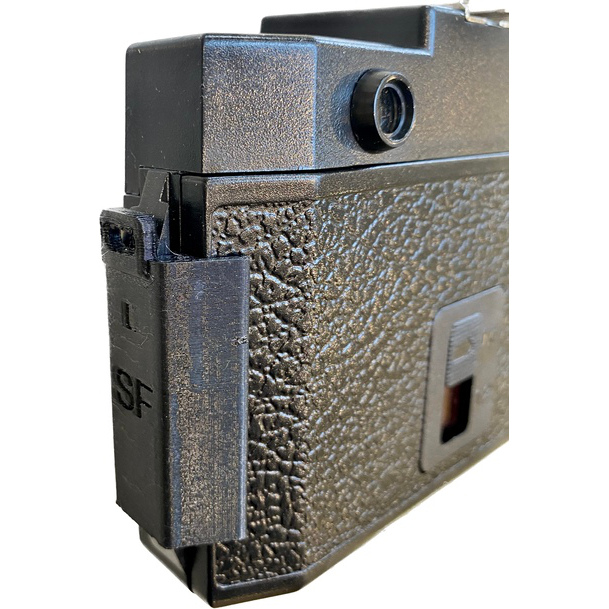 holga-120-back-clips-2.jpg